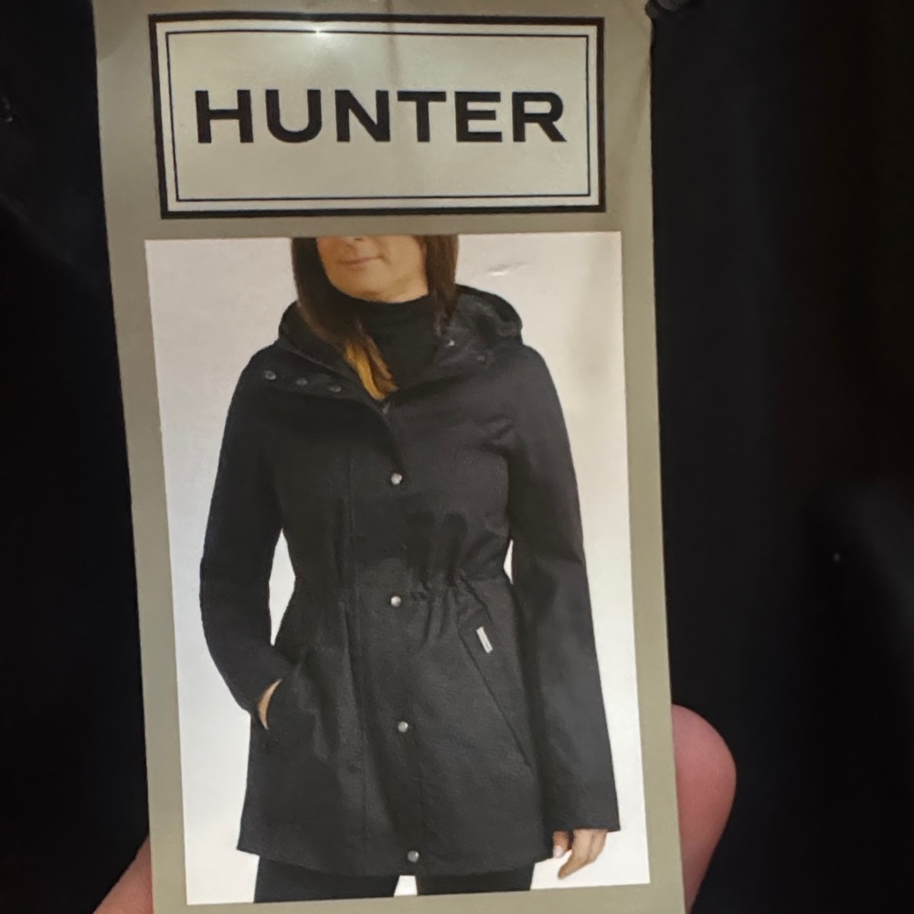 Hunter size Large women’s Black water resistant cotton smock Jacket Hooded
